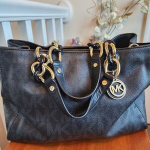 Michael Kors Black  Signature Leather Tote Bag With Crossbody Strap, "Cynthia"